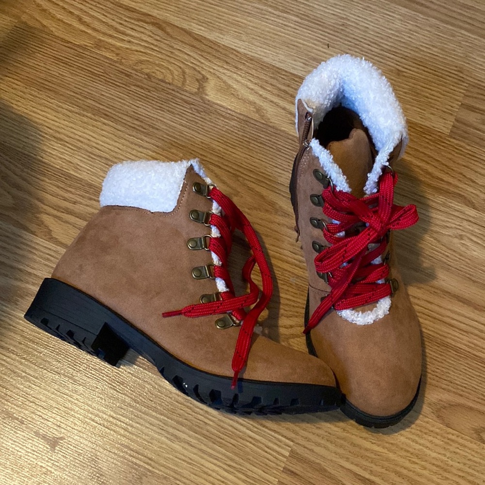 Tan boots with small heel size 4
